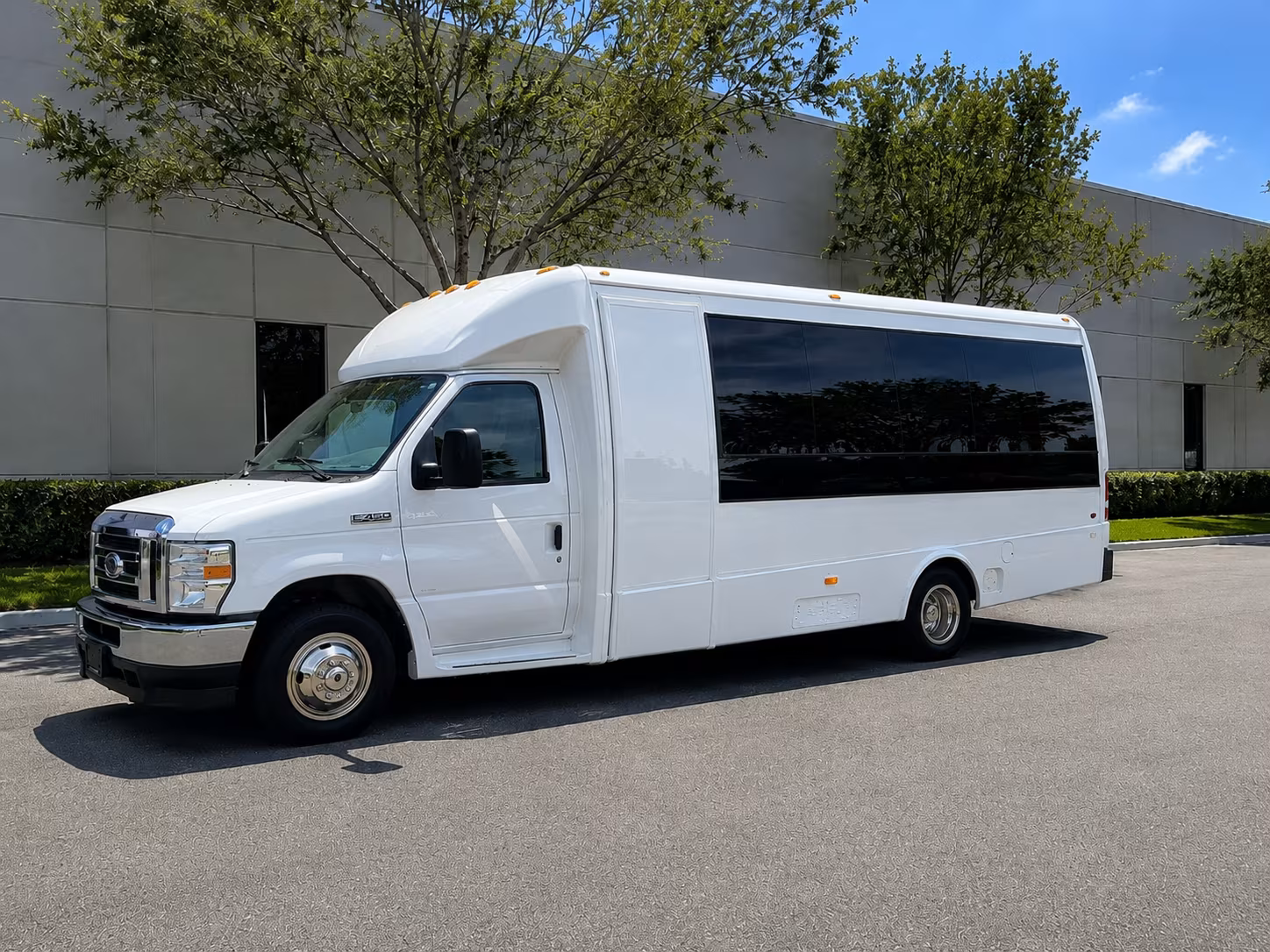 guest shuttles to arizona wine collective and wedding venues around tucson